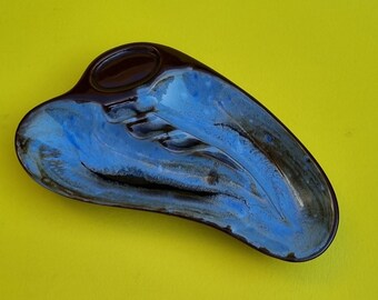 Vintage 1960s Mid Century Modern Boomerang Shaped Blue and Brown Ceramic Ashtray. Decorative.