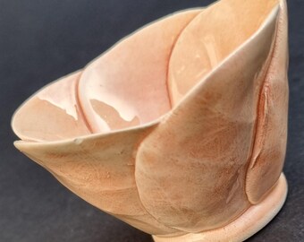 Vintage Handcrafted Peach/Pink "Flower Shaped" Lustre Glossy Ceramic Trinket Bowl - Decorative. Unmarked.