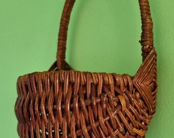 Decorative Vintage/Retro 70s,80s Miniature Wall Hanging Wicker Basket.