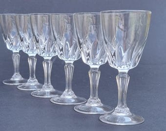 A Lovely Set of 6 Vintage Luminarc France "Swirl Cut" Stemmed Sherry Glasses.