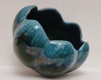 Vintage Blue Mountain Pottery Canada, Teal & Black Drip Glaze Lotus Planter Bowl.