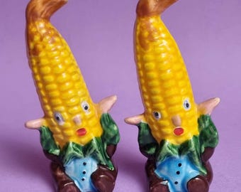 Mid Century 1950s Anthropomorphic Corn Cob Salt & Pepper Shaker Set.