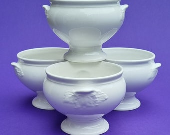 A Set of 4 Vintage French, Le Vrai Gourmet White Porcelain Leaf Designed Handles Soup Bowls. Traditionally Used for French Onion Soup.