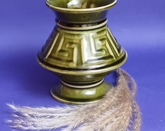 Mid Century Holkham Pottery Olive Green Glazed Ceramic Vase (T115).