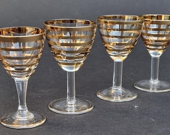 A Lovely Set of 4 Small Vintage 1950s/1960 Aperitif/Liqueur Gold Banded Glasses.