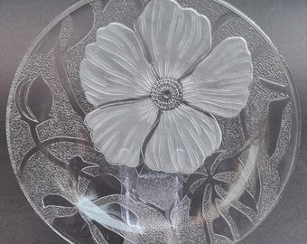 Vintage 1980s KIG (Indonesia) Decorative, Etched, Pressed Glass & Frosted Hibiscus, 25.5cm (10")  Dinner Plate.