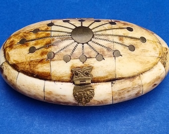 A Vintage 1970s Handmade Oval Camel Bone With Brass Inlay Jewellery /Trinket Box.