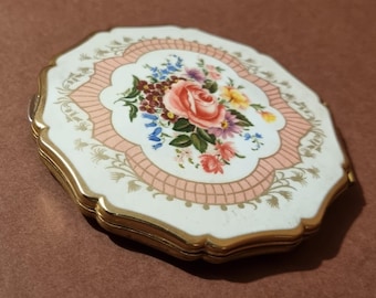 Mid Century Vintage 1950s Stratton Enamelled Powder Compact with a Pastel Floral Design.