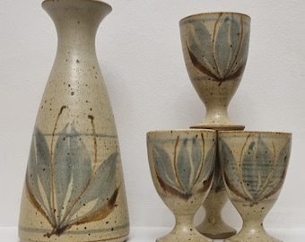 Rare Vintage Le Dieu Pottery Carafe & Goblet Set – Speckled Glazed Ceramic, 1970s.