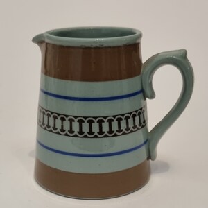 Pichet en poterie Dudson Brothers vintage des années 30 : grès émaillé sauge, bande de mosaïque
