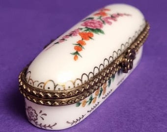 Vintage 1970s Del Prado Hand Finished Porcelain Pill/Trinket Box.