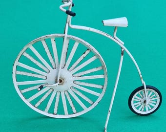 Vintage 1980s White Penny Farthing (High Wheeler) Metal Pedal Cycle Display  Novelty Ornament/Toys.