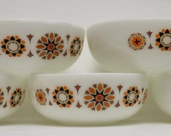 Vintage JAJ Pyrex Toledo Pattern Casserole Bowls with Single Tab Handle - Set of 5.