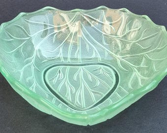 Bagley's Art Deco 1930s Large Frosted Etched "Leaf Pattern" Glass Fruit Bowl. Design No. 3055