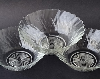 Mid Century 1950s Scalloped Swirl Salad/Dessert Glass Bowl - Set of 3.