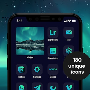 Könnte beinhalten: Ein dunkel thematisierter iPhone-Bildschirm mit einer Vielzahl von App-Symbolen, darunter Lightroom, Mail, Rechner, Sonos, Notion und Einstellungen. Der Bildschirm zeigt auch ein Widget mit einem Foto der Nordlichter. Der Text "180 einzigartige Symbole" wird in einem Kreis auf der rechten Seite des Bildschirms angezeigt.