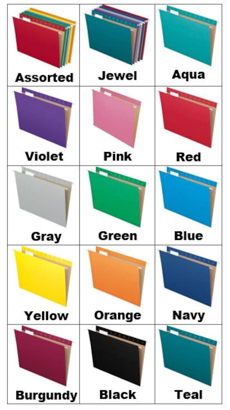 Puede incluir: Una cuadr&iacute;cula de 15 carpetas de archivo de diferentes colores. Las carpetas son todas del mismo tama&ntilde;o y forma, y est&aacute;n dispuestas en tres filas de cinco. Los colores de las carpetas son: surtidas, joya, aqua, violeta, rosa, rojo, gris, verde, azul, amarillo, naranja, azul marino, burdeos, negro y turquesa.