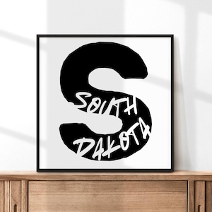 Arte de parede de Dakota do Sul | Impressão de letra de estado | Tipografia em preto e branco | Download digital | Decoração moderna para casa | Presente de Dakota do Sul