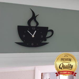 Reloj acrílico con forma de taza de café o té. Disponible en varios colores (formas y tamaños a medida).