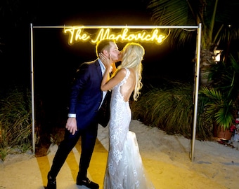 Kundenspezifisches LED-Neonzeichen, Hochzeitshintergrund-Lichtdekor, handgemachtes modernes Namensschild