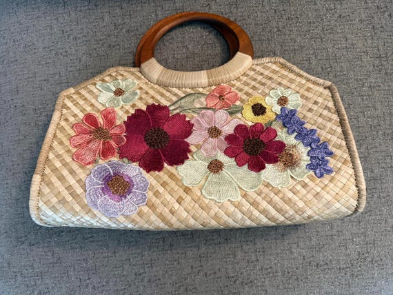 Straw Embroidered Wooden Handle Purse
