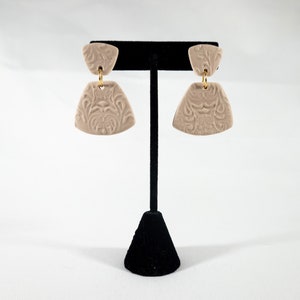 Beige/tan polymer clay texture stud drop earrings