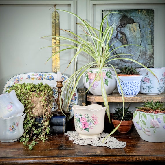 Vintage Plant Pot. Ceramic Floral & Plain Decorative Retro Indoor 
