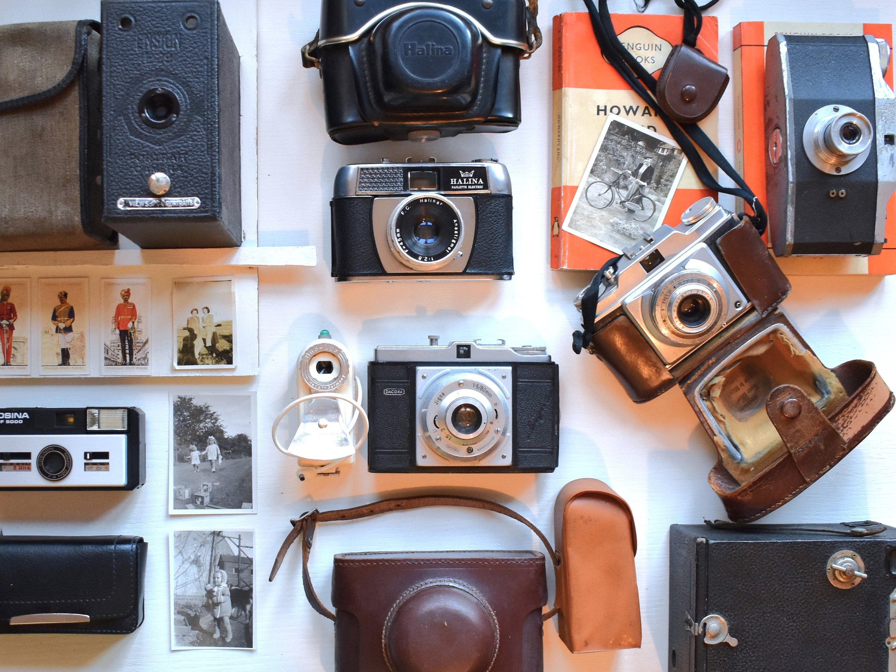 Vintage Camera. 1920s-1960s Retro Cameras & Cases. Box Vintage Camera. 1920s-1960s Retro Cameras & Cases. Box