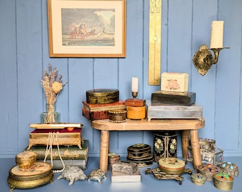 Vintage Trinket Boxes. Small ornate mid to late century dressing table jewellery/ring box.