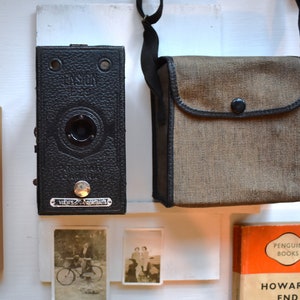 Vintage Camera. 1920s-1960s Retro Cameras & Cases. Box Cameras. Art Deco / MC Agfa, Halina, Cosina, Ensign, Dacora, Purma Photography Gift. 2. Ensign E29 +case