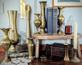 Vase en laiton antique. Vase vintage en laiton du Moyen-Orient gravé à la main. Urne en laiton antique. Vase de fleurs séchées. Vase bourgeon en laiton haut, large et fin