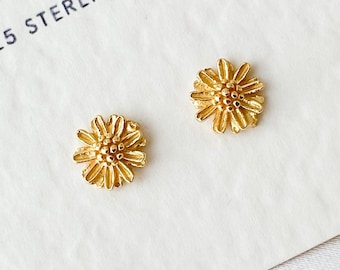 Tachuelas de flores de oro / Tachuelas diminutas / Pendientes de oro de 14k / Plata de ley / Pendientes delicados / Pendientes minimalistas / Regalo de novia / Regalos de mamá