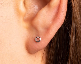 Boucles d’oreilles Circle Stud | Petites boucles d’oreilles à clous en argent | Boucles d’oreilles délicates | Boucles d’oreilles minimalistes | | cadeau de petite amie Bijoux en argent sterling