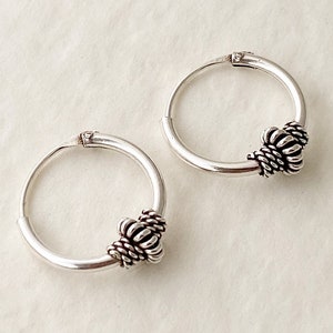 Cerchi Bali in argento sterling, cerchi Bali 13mm, cerchi Bali ossidati, cerchi minuscoli in argento sterling, cerchi in cartilagine, orecchini sottili in argento, tribali