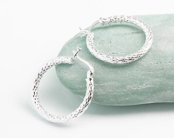 Zilveren hoepel oorbellen | Getextureerde zilveren hoepels | Minimalistische oorbellen | Zilveren oorbellen | Sierlijke oorbellen | Sterling zilver | Vriendin cadeau