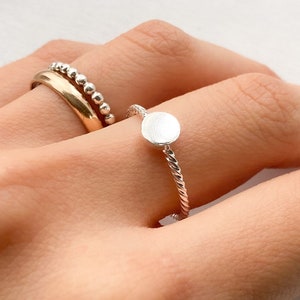 Anello circolare / Anello in argento sterling / Anello delicato / Anello minimalista / Anelli impilabili / Anello promessa / Gioielli in argento / Regalo fidanzata