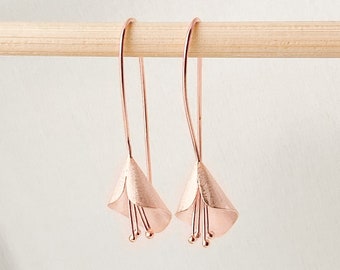 Boucles d’oreilles en or rose, boucles d’oreilles Rose Gold Dangle, boucles d’oreilles fleur en or rose, bijoux en or rose, cadeaux pour elle, boucles d’oreilles minimalistes