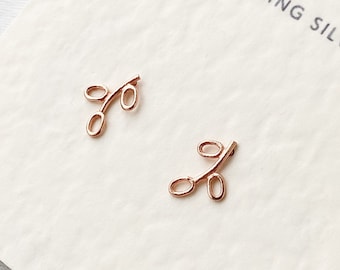 Rose Gold Flower Stud Earrings , Small Rose Gold Stud Earrings , Tiny Rose Gold Dainty Earrings , Minimalist Earrings , Rose Gold Earrings