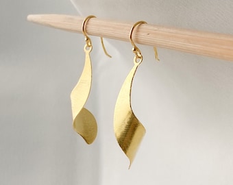 14k Gold Earrings , Gold Dangle Earrings , Gold Flower Earrings , Brushed Gold Earrings Gold Jewellery, Gifts For Her , Minimalist Earrings