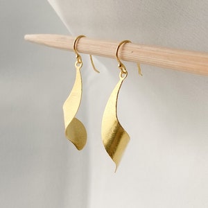 14k Gold Earrings , Gold Dangle Earrings , Gold Flower Earrings , Brushed Gold Earrings Gold Jewellery, Gifts For Her , Minimalist Earrings