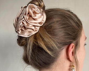 Beige Satin Flower Hair Claw Clip | Floral Claw Clip Aesthetic | Romantic Hair Accessory | Bridal Hair Clip | Coquette Hair Claw