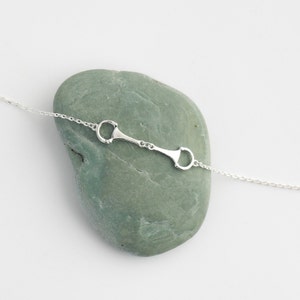 Paardensport zilveren stijgbeugelarmband | Sterlingzilver | Cadeaus voor haar | Minimalistisch | Sierlijke armband | Cadeau vriendin | Cadeau moeder