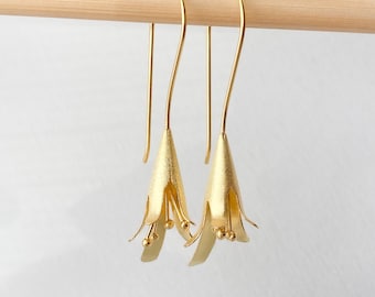 14k gouden oorbellen, gouden bungelen oorbellen, gouden bloem oorbellen, geborsteld gouden oorbellen gouden sieraden, geschenken voor haar, minimalistische oorbellen