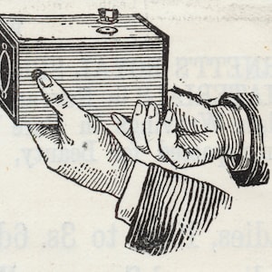 Op de afbeelding: Een zwart-witte illustratie van een persoon die een vintage camera vasthoudt.