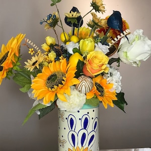 Sunflower Sunshine Lemony Citrus And Sweet Rose Paradise Garden Delight Artificial Faux Floral Arrangement/Centerpiece