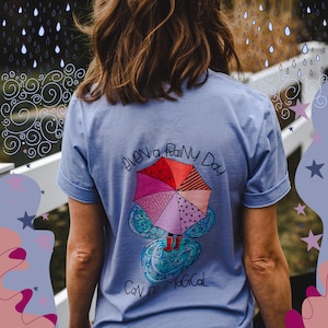 Camiseta unisex de manga corta mágica del día lluvioso, camiseta inspirada en la cabalgata del día lluvioso, camiseta mágica oculta de Mickey, camiseta Magic Kingdom