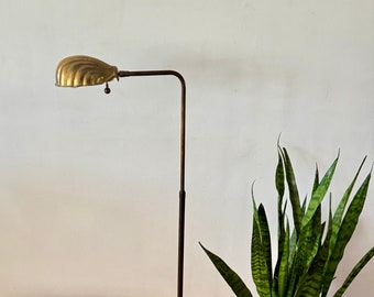 Midcentury Vintage Brass Shell Floor Lamp, Vintage MCM Golden Shell Lamp, Mid Century Clam Seashell Floor Lamp, Retro floor lamp