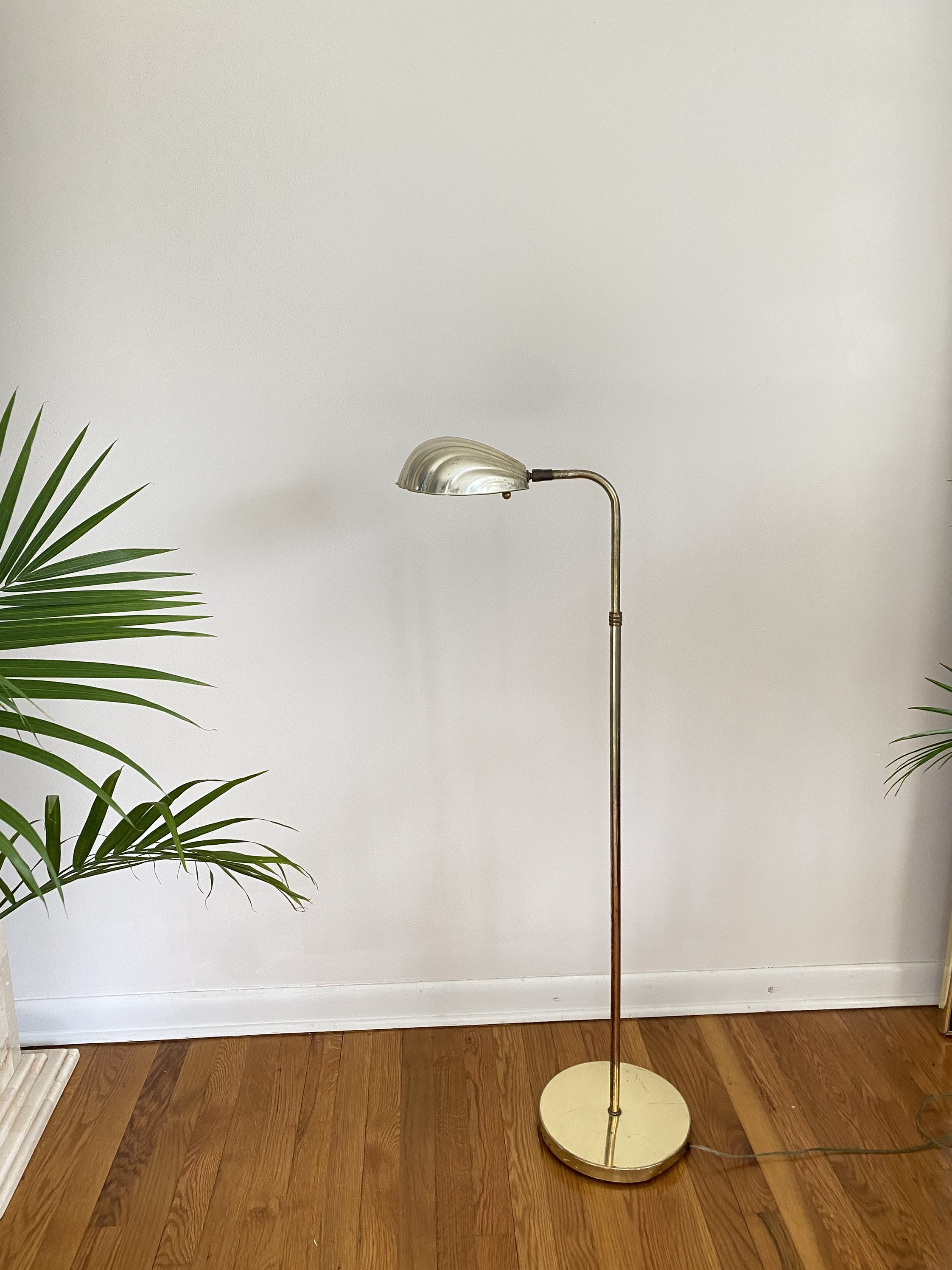 Brass clam 2024 shell floor lamp