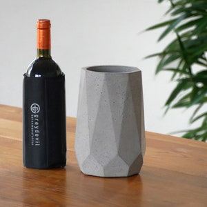 Weinkühler Beton: Modernes Design Flaschenkühler in Betondeko als Geschenkidee, auch als Beton Vase bzw. Dekovase, abstrakte Betonoptik 画像 2