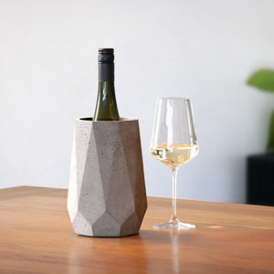 Weinkühler Beton: Modernes Design Flaschenkühler in Betondeko als Geschenkidee, auch als Beton Vase bzw. Dekovase, abstrakte Betonoptik 画像 1